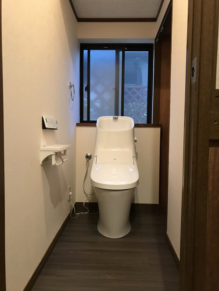 大分市K様邸 トイレ改修工事<br />トイレ交換＋壁紙＋床の張替え