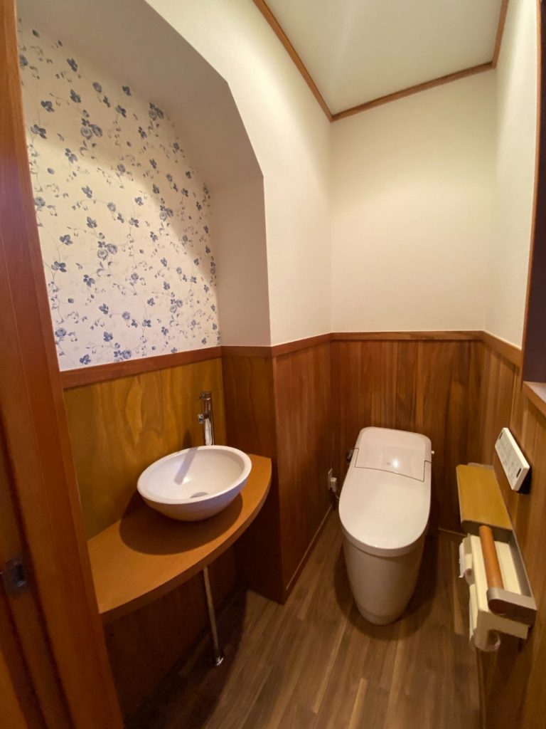 別府市S様邸 トイレ改修工事<br />元のデザインを活かしおしゃれに快適にリフォーム！